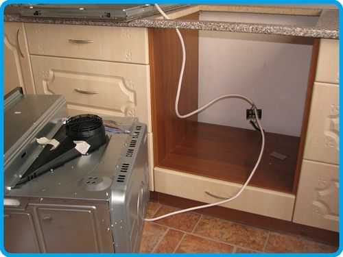 Духовой шкаф отдельно от варочной панели в кухне